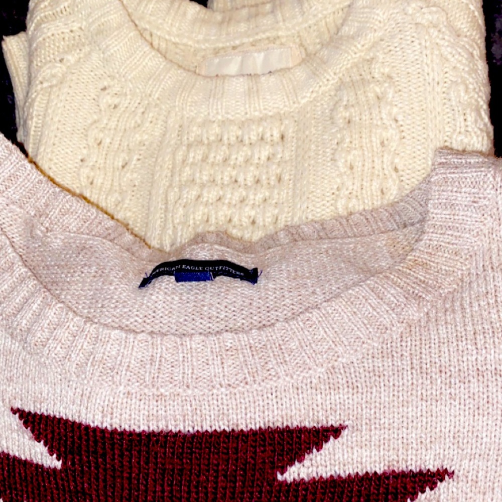 2 sweaters size S ( AE & F21)